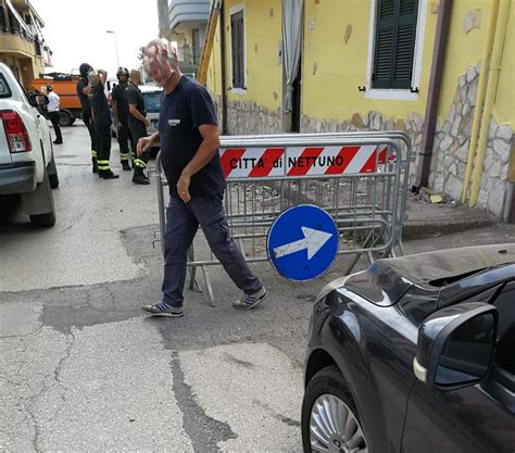 Caduta Di Calcinacci In Via Guido Cicco A Nettuno Area Transennata