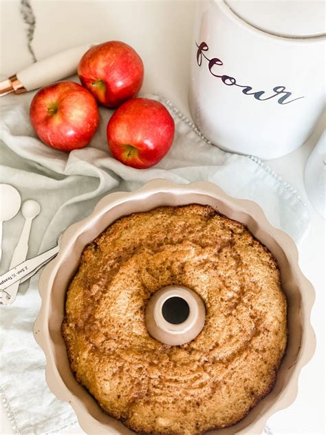 Skinny Apple Cinnamon Bundt Cake Pound Dropper