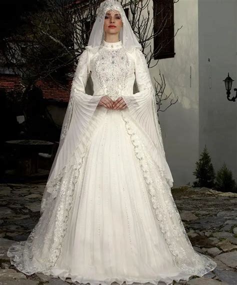 2016 Long Sleeve Hijab Muslim Wedding Dresses Rhinestones Beaded Lace