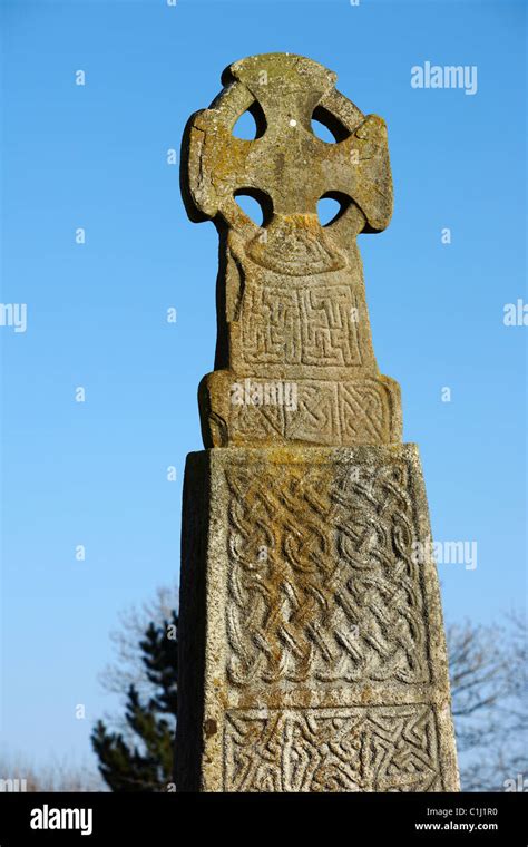 Carew Castle Cross Hi Res Stock Photography And Images Alamy