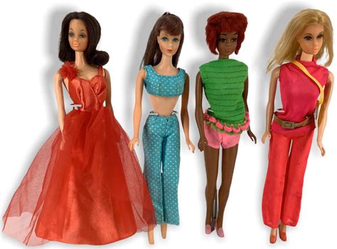 Lot 4 Mod Barbies Including A TNT Julia Brunette TNT Walking