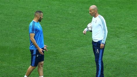 Équipe De France Benzema A Envie De Retrouver Les Bleus Selon