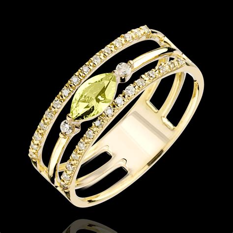 Bague Regard d Orient grand modèle péridot et diamants or jaune 9