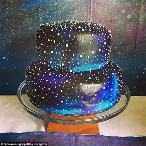 Mesmerising Galaxy Cakes Are The Latest Dessert Trend To Sweep