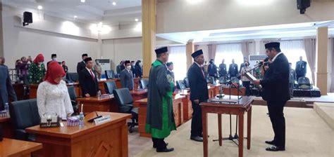 Sumadi Resmi Dilantik Jadi Anggota Dewan Banjarbaruklik