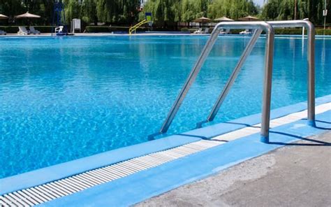 Bimbo Di 2 Anni Muore Annegato In Piscina Da Vicenza Un Altra Tragedia