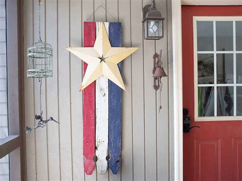 How to Make a DIY Wooden American Flag Using Pickets - Reinvented Delaware