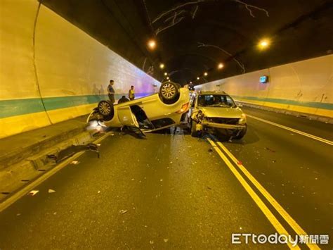 快訊／國3北上木柵隧道2車追撞！自小客翻覆橫躺路中 車流回堵4k Ettoday社會新聞 Ettoday新聞雲