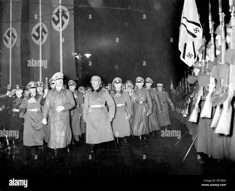 Propaganda Foto Depoca Del Cancelliere Delle Persone Adolf Hitler