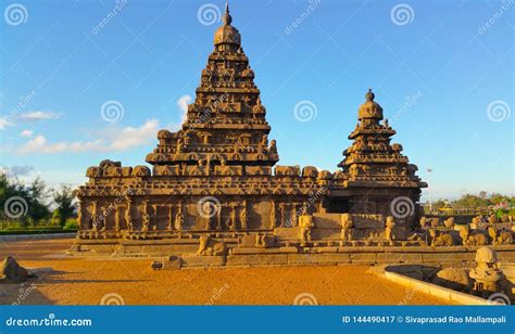 Templo De La Orilla De Mahabhalipuram En La India Imagen De Archivo Imagen De Antiguo Nubes