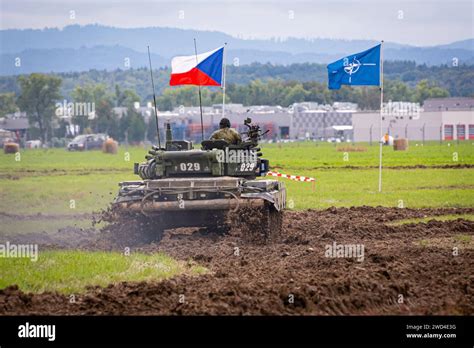 Soviet machine gun crew hi-res stock photography and images - Alamy