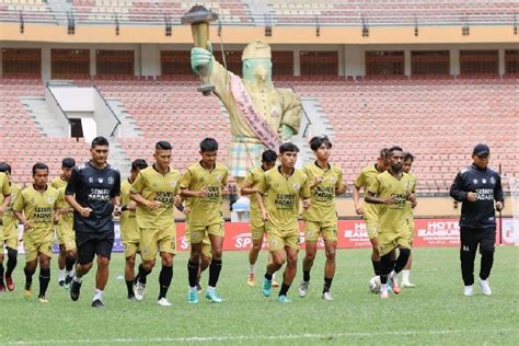 Hadapi Psps Riau Semen Padang Fc Belajar Dari Laga Uji Coba Halonusa