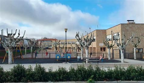 Un aula del colegio San Agustín y otra del Piedra de Arte de Villamayor