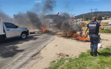 Con Bloqueo Carretero Exigen Maestros Para Un Preescolar De Huamantla