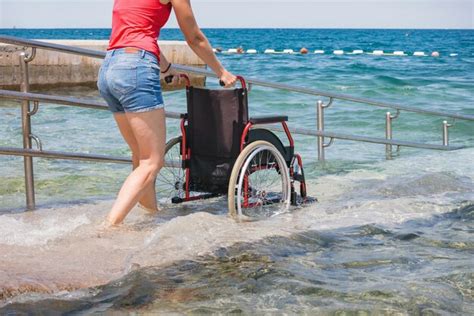 Playa Accesible Con Silla De Ruedas Con Rampa Para Personas Con