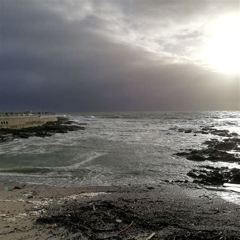 Dramatic ocean before the storm : r/capetown