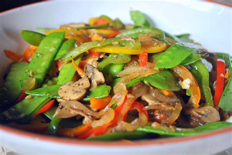 Snow Peas Mushrooms And Bell Peppers Stir Fry Stir Fry De Ervilhas Cogumelos And Pimentões The