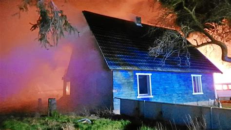 Brand In Nebengeb Ude Greift Auf Wohnhaus Ber