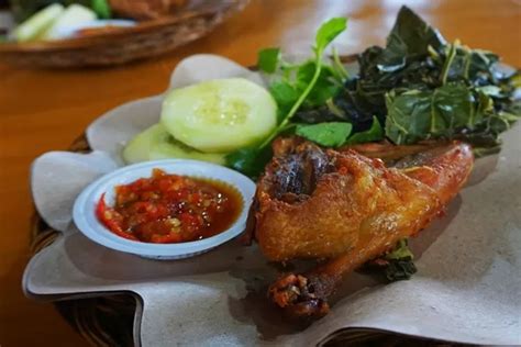 4 Warung Bebek Goreng Paling Enak Di Semarang Selalu Ramai Terkenal