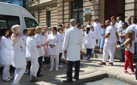 Zdravstveni Radnici Ks U Etvrtak Na Protestnoj Etnji Ho E