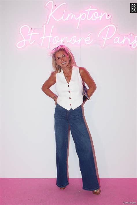 Un T Hot En Vacances Caroline Margeridon Oublie Tout M Me Son Maillot De Bain Le