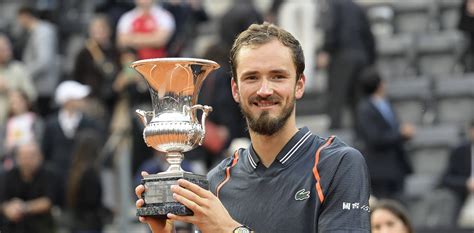 Tennis Internazionali D Italia Trionfa Medvedev Che Batte Rune In