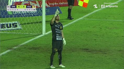 Goleiro do FC Cascavel defende dois pênaltis e vira herói na