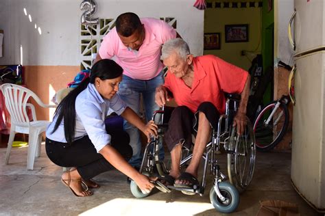 Entrega De Sillas De Ruedas Para Adultos Mayores Fundacion