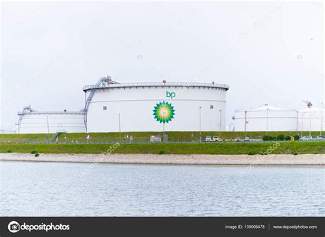 BP oil tanks – Stock Editorial Photo © hansenn #139006478