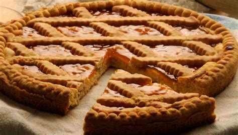 Crostata Alla Marmellata Di Albicocche La Classica Merendina Con Una