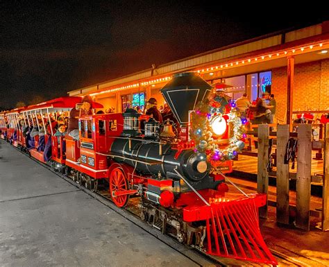 Why Visiting The Christmas Train Is The Best Way to Ring in The ...