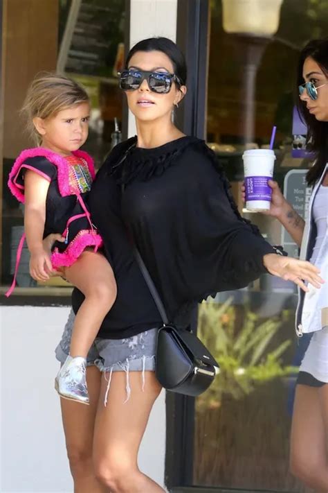 Photos Kourtney Kardashian Retrouve Le Sourire Avec Ses Enfants