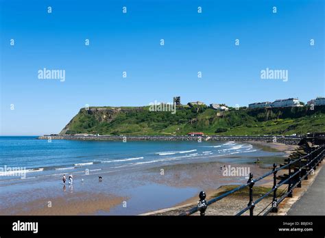 Scarborough beach uk hi-res stock photography and images - Alamy