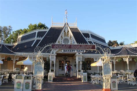 Best Disneyland Restaurants And Places To Eat Thrillist