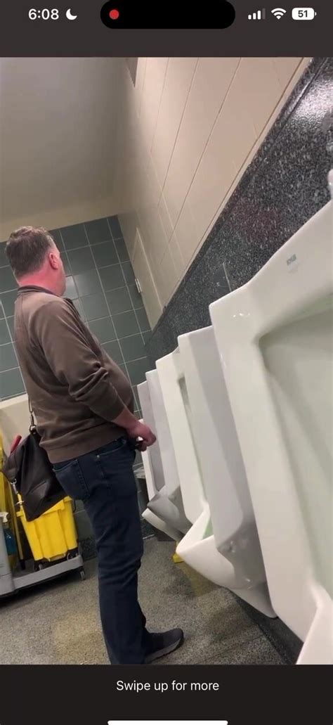 Hot Guys Peeing 10 ThisVid