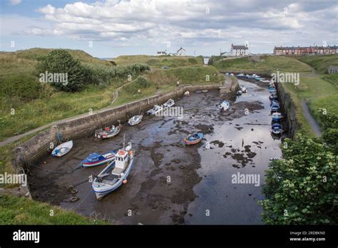 Seaton Sluice Sea Seaton Sluice Harbor The Cut Hi Res Stock Photography