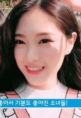 Hyunjin Loona Hyunjin Loona Kpop Discover Share GIFs South