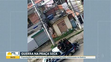 Moradores da Praça Seca vivem momentos de terror Bom Dia Rio G1