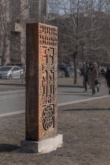 Monumento De Piedra Tradicional Khachkar Con Cruz Art Sticamente