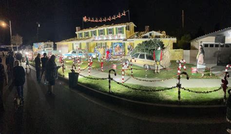 Griswold Christmas lights display in La Mirada CA. : r/christmas