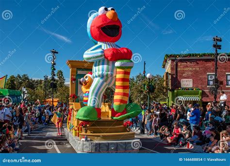 Big Elmo Float In Sesame Street Christmas Parade At Seaworld 15 Editorial Stock Image Image Of