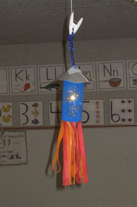 Teaching The Little People: Space Rockets in Preschool