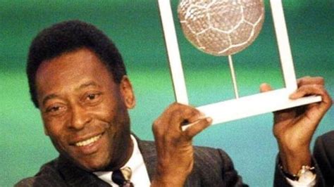 Um ano sem Pelé relembre a vida do Rei do Futebol