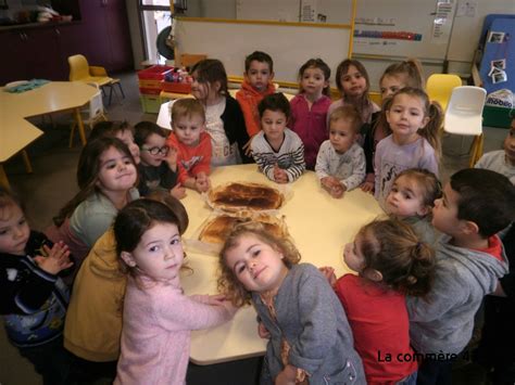 Des rois et des reines maison à l école de Charrées à Retournac La