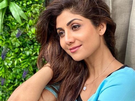 Shilpa Shetty Skincare Shilpa Shettys Night Face Cleanse Routine