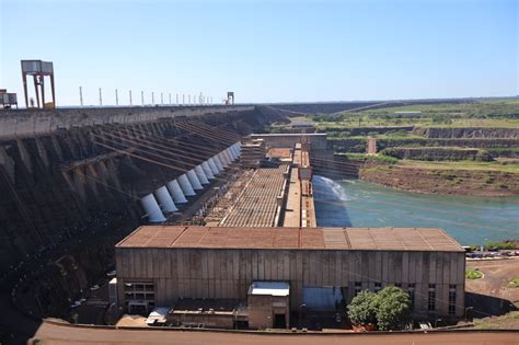 ITAIPU suministró 6 996 GWh de energía eléctrica al país de enero a