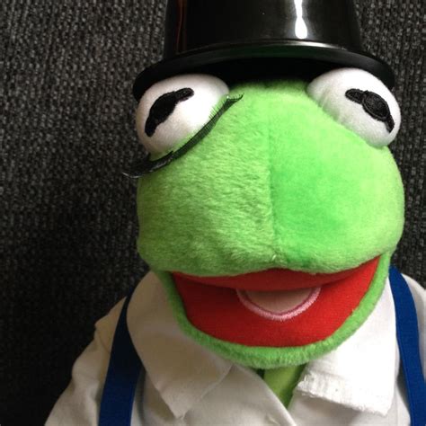 Kermit The Frog Dresses Up As Classic Movie Characters 8 Pics Pleated Jeans