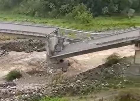 Cronaca Meteo Maltempo Calabria Crolla Ponte Sulla Sila Mare