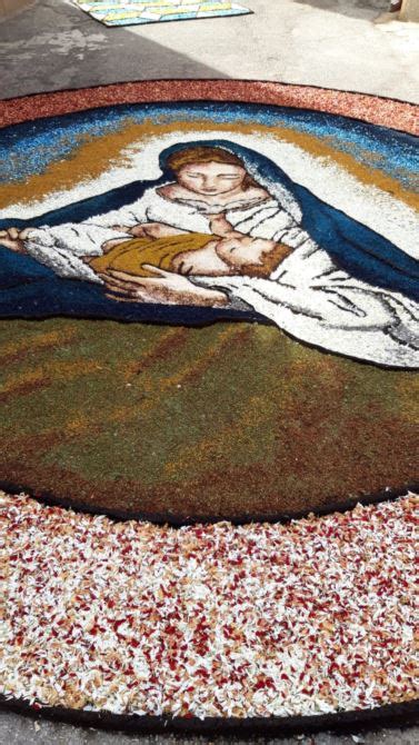 Linfiorata A Potenzoni Petali E Arte Per Il Corpus Domini