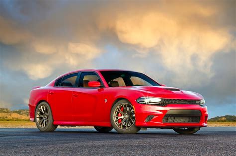 2017 Dodge Charger Srt Hellcat é Uma Besta Ruim De Uma Pechincha Moyens I O